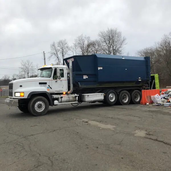 Picture of truck with compactor on its rear